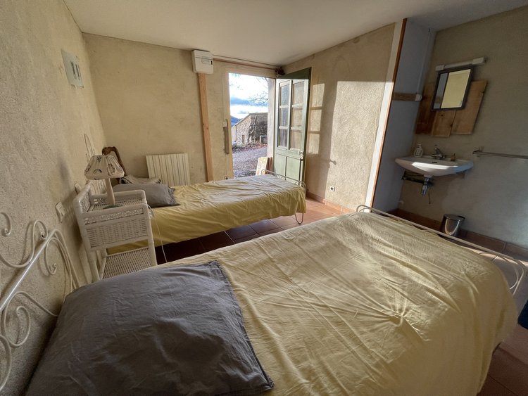 Une chambre de l’hébergement à La Rivier’Arts