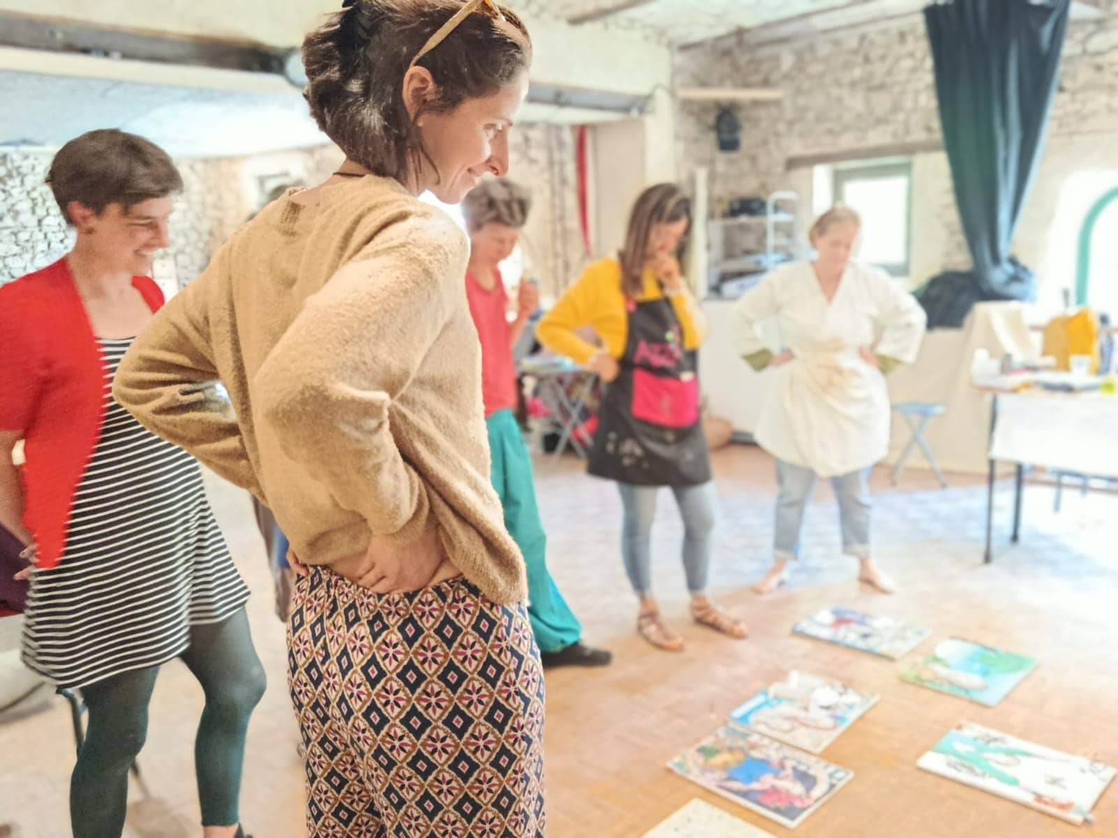 Stagiaires en atelier d'art-thérapie aux Ateliers Salamandre