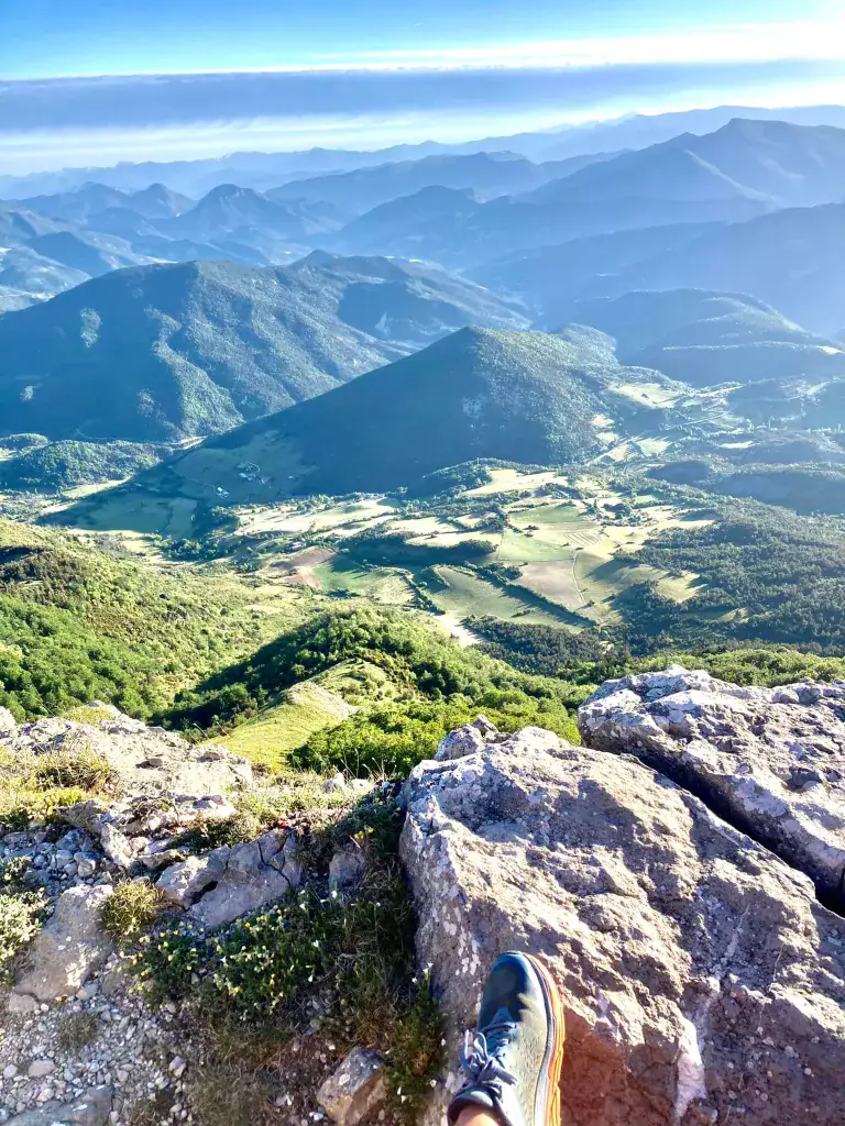 Vue sur les montagnes de la Drôme depuis la montagne d’Angèle